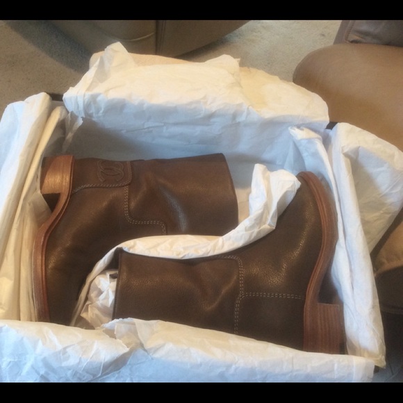 AUTHENTIC Chanel Boots - Picture 2 of 8